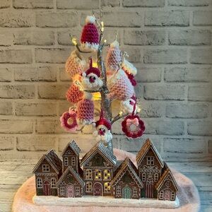 PEPPERMINT SQUARE Led Gingerbread Christmas Village
